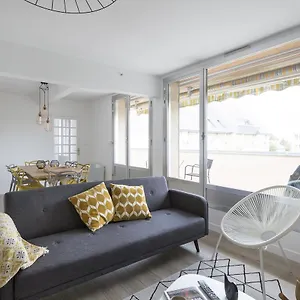 Centre Moderne Avec Terrasse , Dinard France